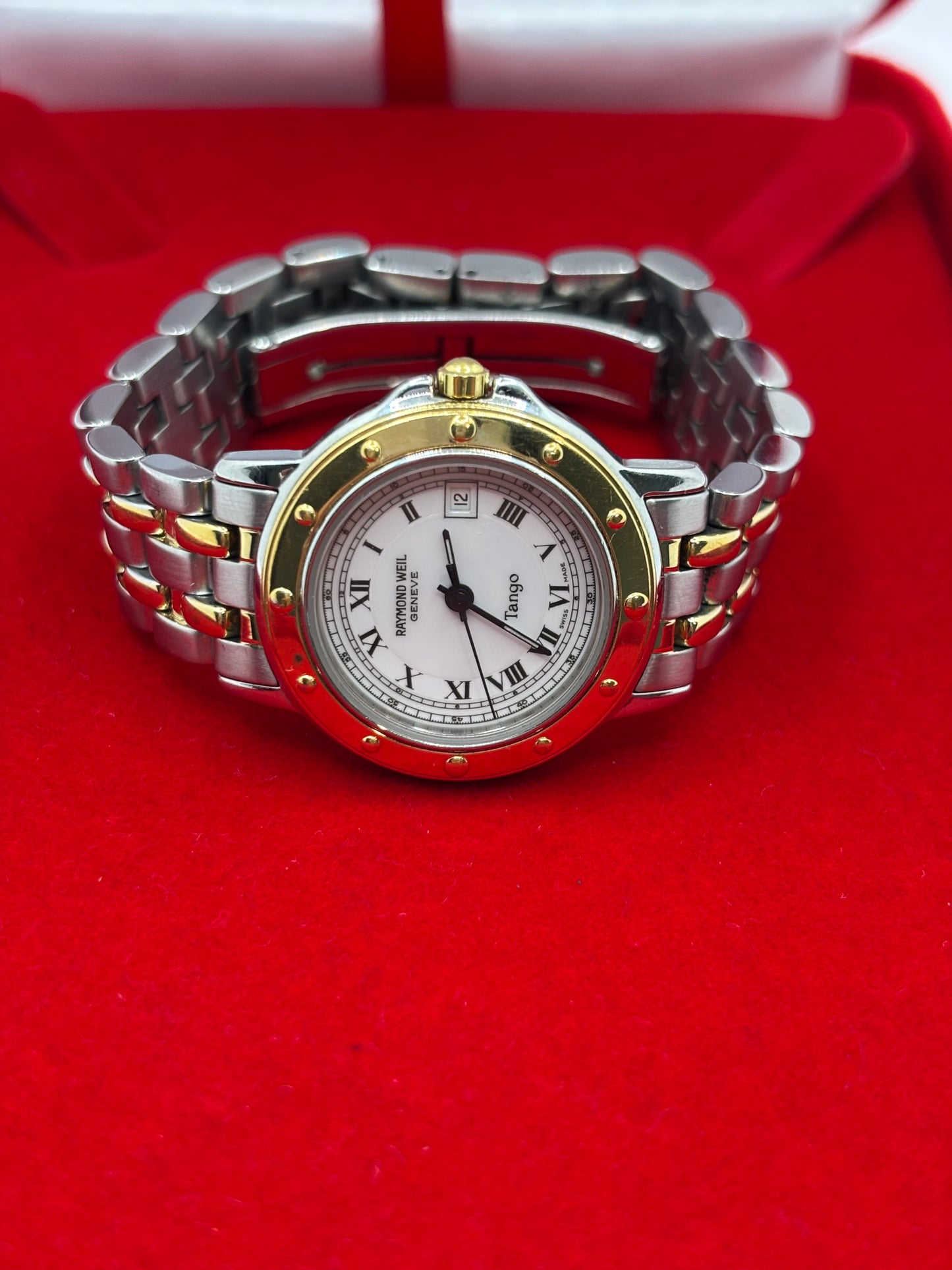 Raymond Weil Tango 5560 Men’s Watch – 33mm Two-Tone Roman Dial – Swiss Quartz