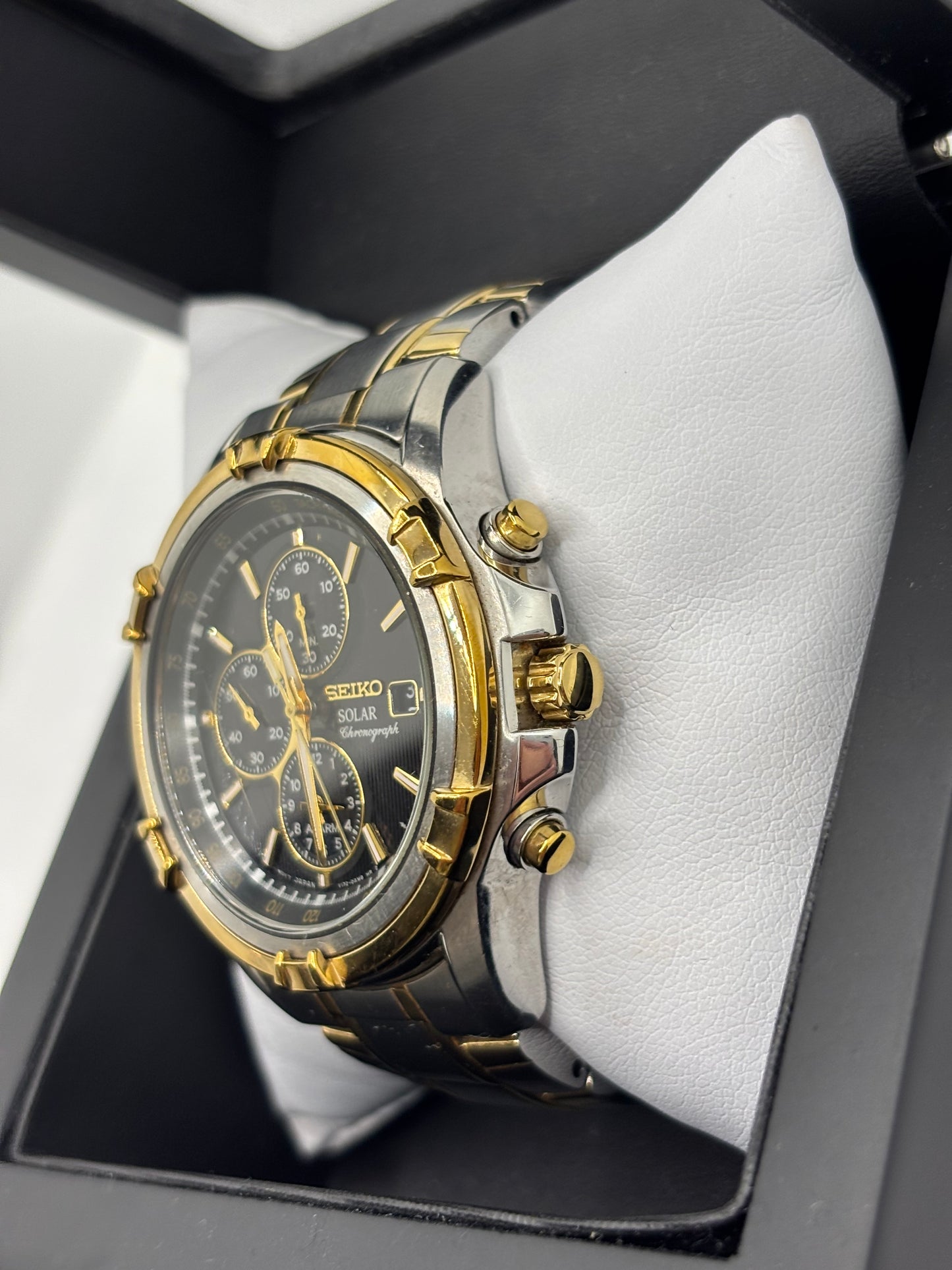 Seiko Solar Chronograph Two Tone Black Dial Tachymeter Alarm 100m