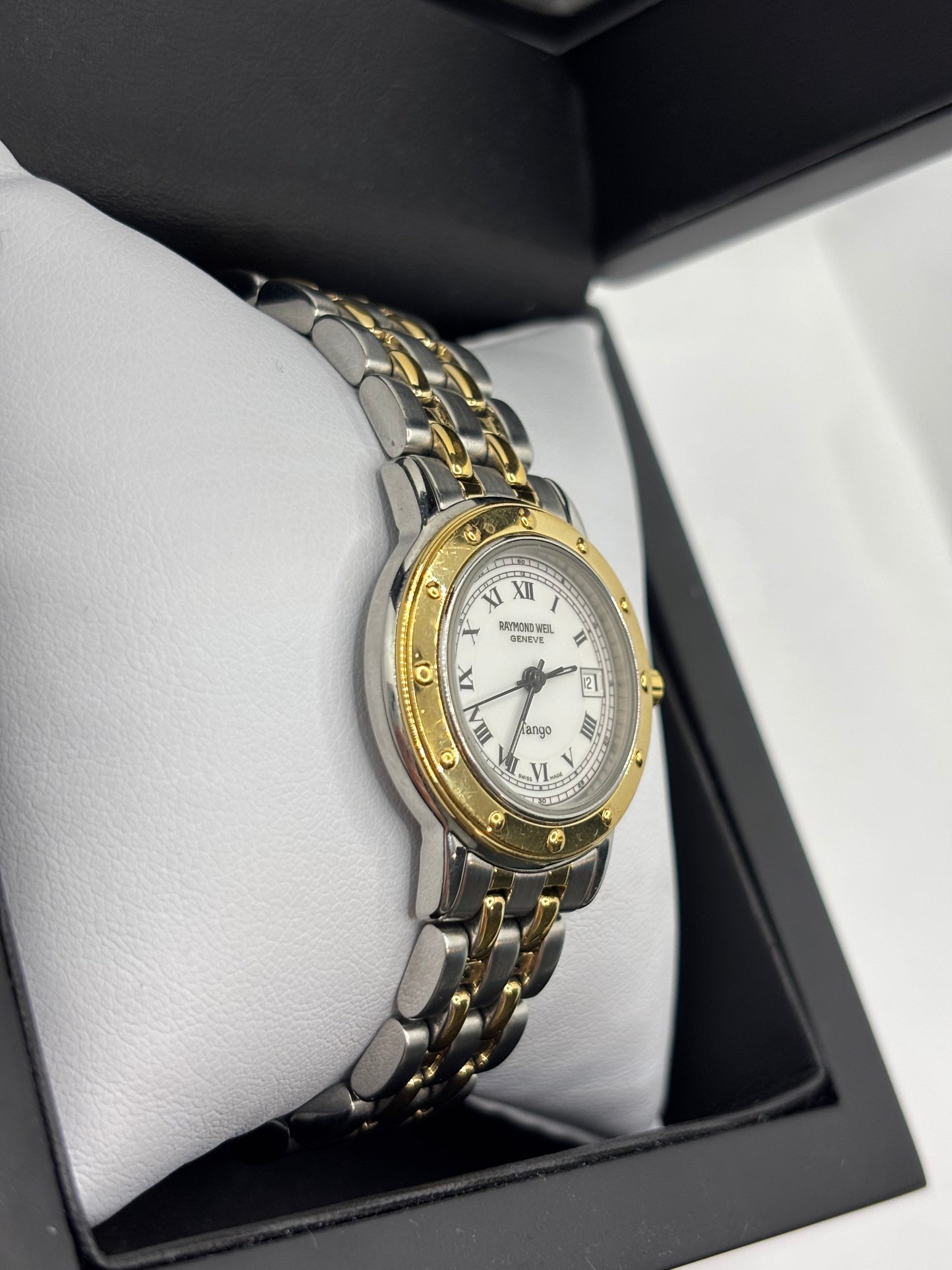 Raymond Weil Tango 5560 Men’s Watch – 33mm Two-Tone Roman Dial – Swiss Quartz