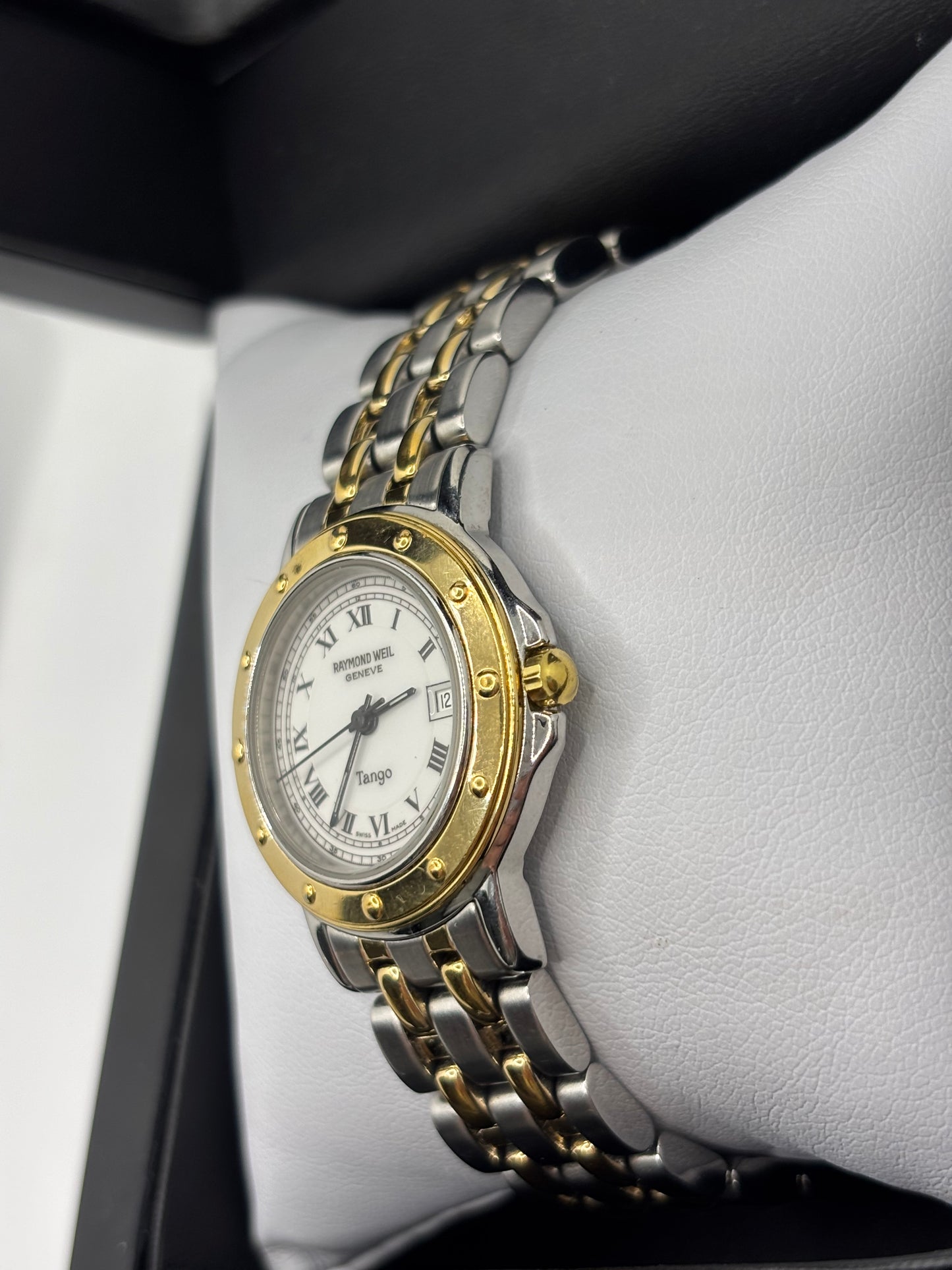 Raymond Weil Tango 5560 Men’s Watch – 33mm Two-Tone Roman Dial – Swiss Quartz