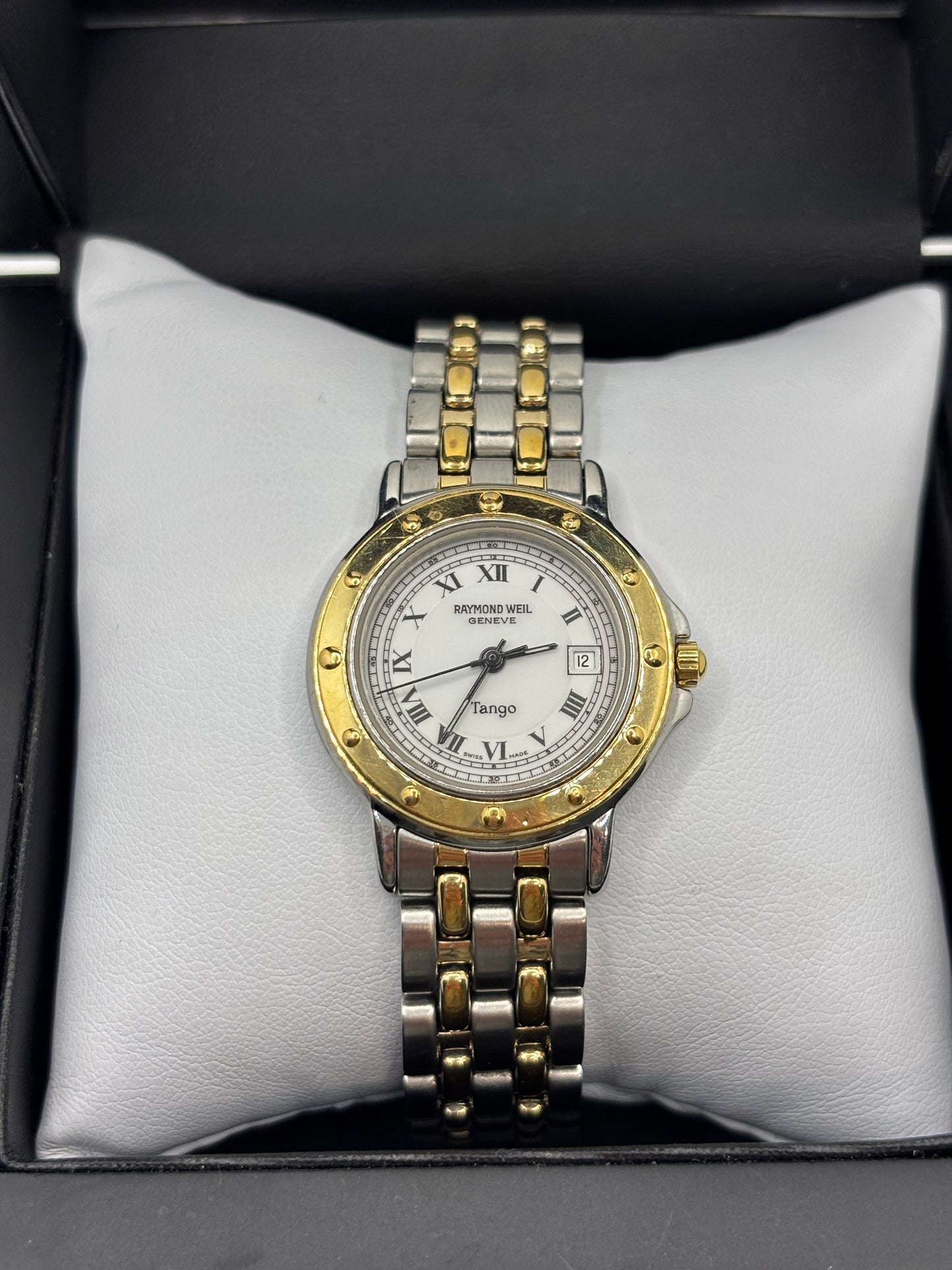 Raymond Weil Tango 5560 Men’s Watch – 33mm Two-Tone Roman Dial – Swiss Quartz